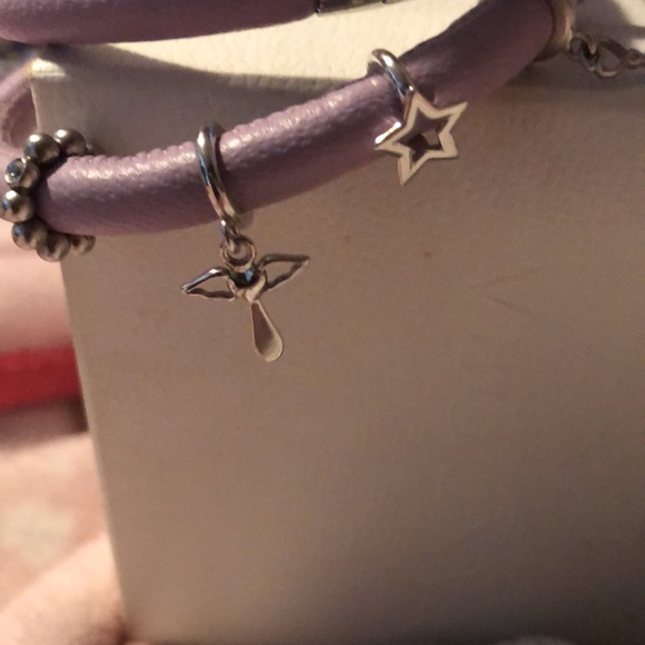 Endless by JLo - A Double Wrap Leather Bracelet in Lilac & Five SS925 Charms. - Picture 7 of 11
